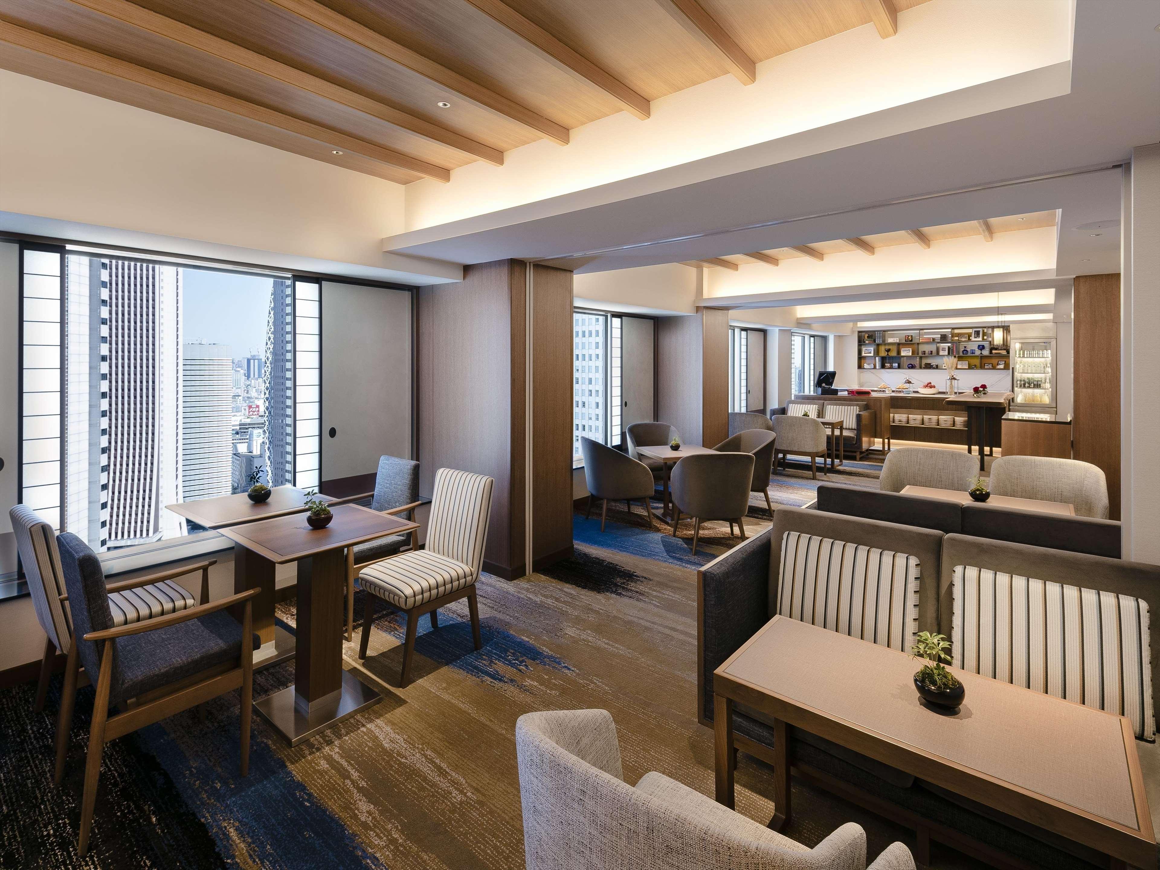 Hilton Tokyo Hotel Exterior photo The lounge at Tokyo International Airport