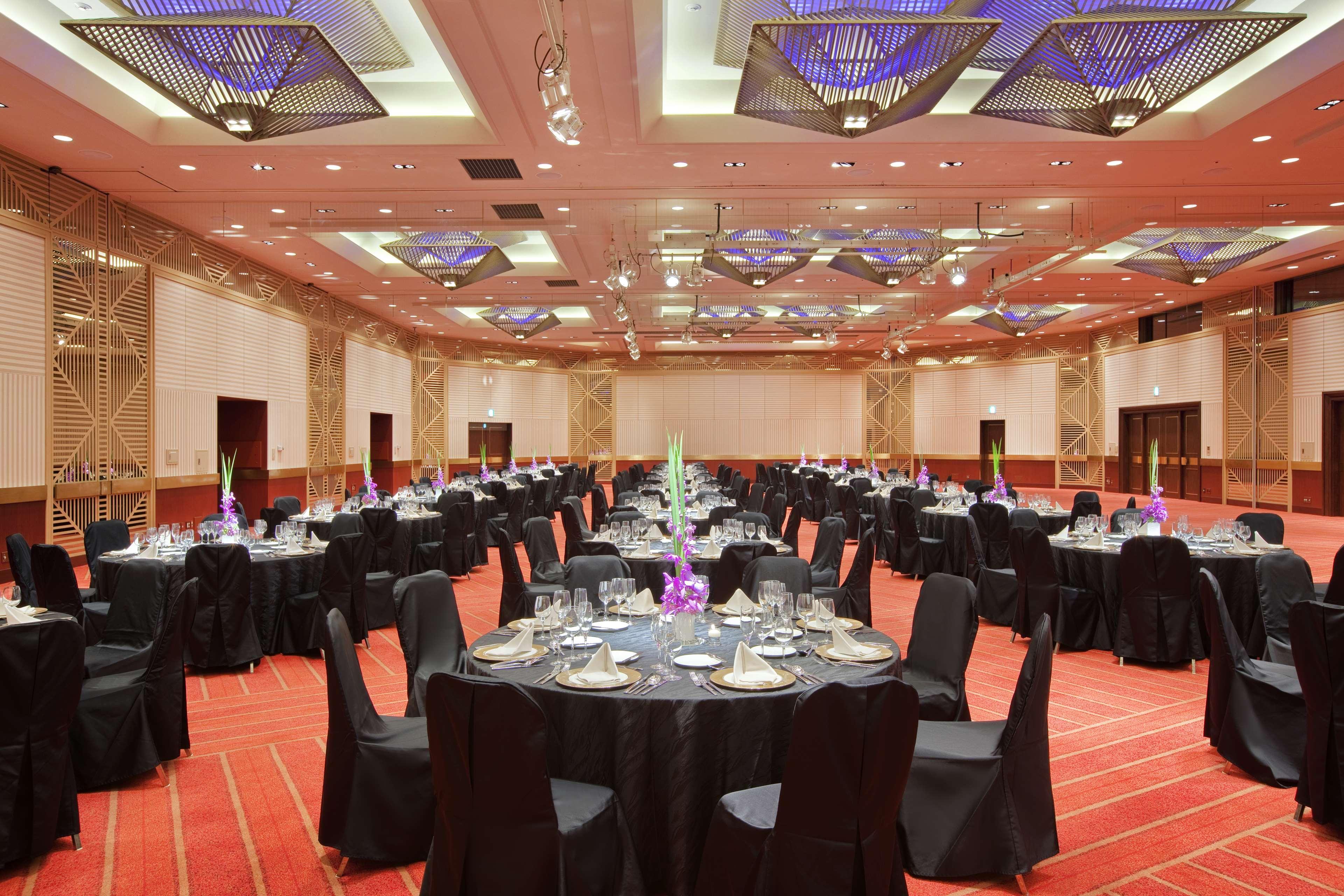 Hilton Tokyo Hotel Restaurant photo The ballroom