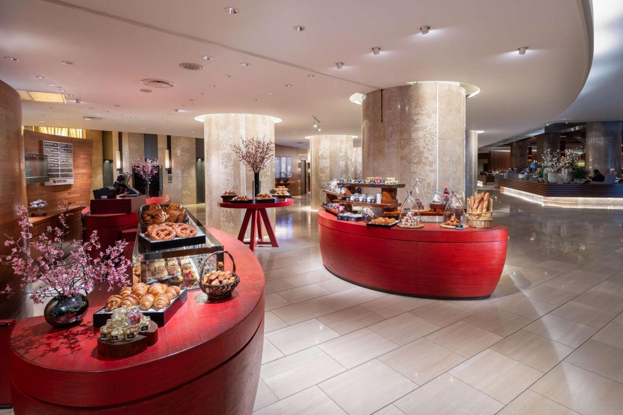 Hilton Tokyo Hotel Exterior photo